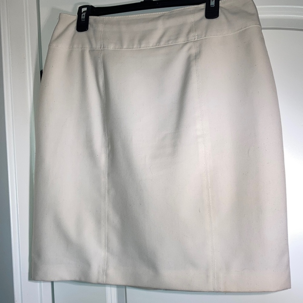 Worthington cream colored pencil skirt Size 14.